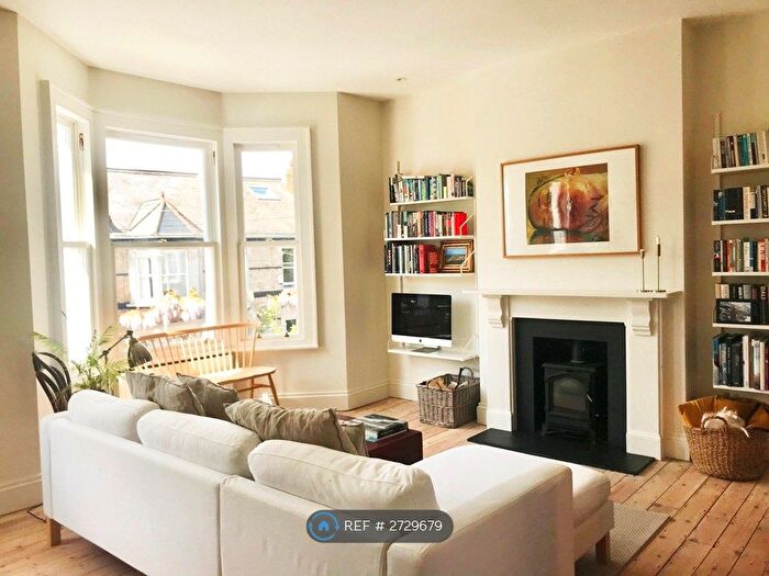 3 Bedroom Flat To Rent In Brixton, London, SW2