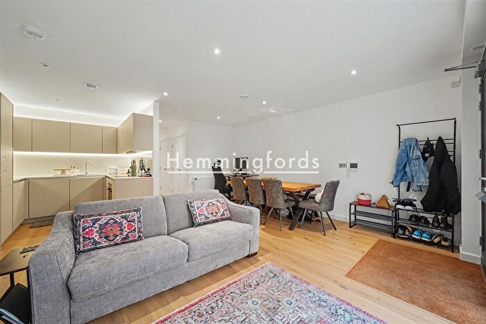 1 Bedroom Flat For Sale In Goswell Road, London, EC1V