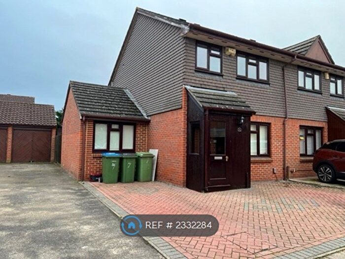 4 Bedroom Semi-Detached House To Rent In Bill Hamling Close, London, SE9