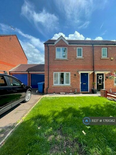 3 Bedroom Semi-Detached House To Rent In Haycroft Gardens, Mastin Moor, Chesterfield, S43