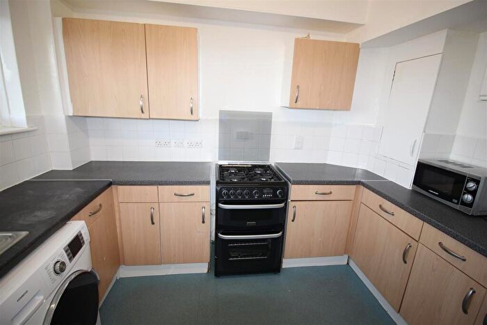 3 Bedroom Apartment To Rent In Second Avenue, Walthamstow, E17