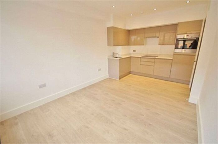 1 Bedroom Flat To Rent In Clarendon Road, Watford, WD17