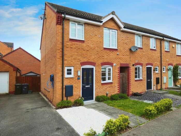 3 Bedroom End Of Terrace House To Rent In Swallow Crescent, NG15