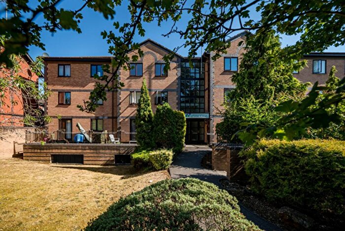 Studio For Sale In Kingfisher Court, Queen Alexandra Road, HP11