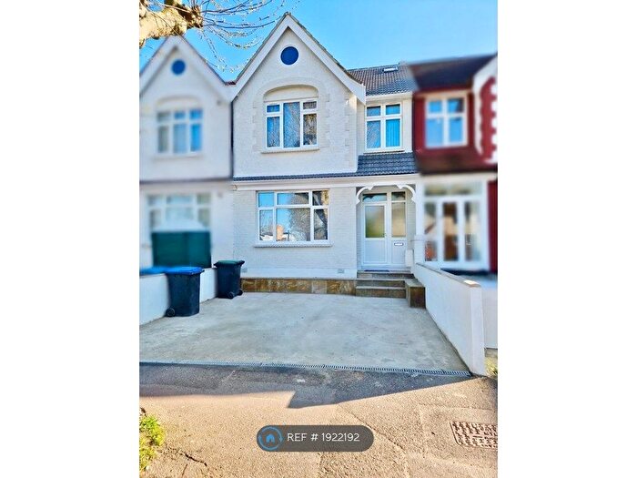 6 Bedroom Terraced House To Rent In Park Road, London, N18