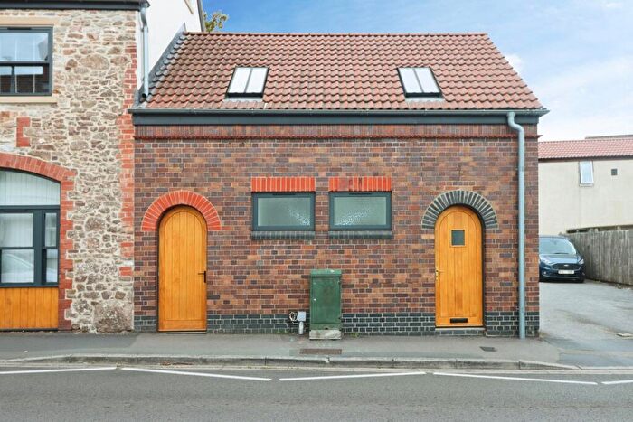 1 Bedroom Flat For Sale In Quaker Lane, Thornbury, Bristol, Gloucestershire, BS35