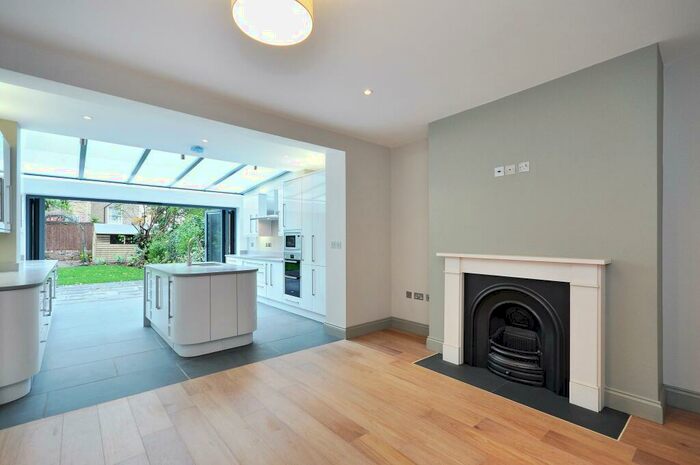 2 Bedroom Apartment To Rent In Englefield Road London, N1