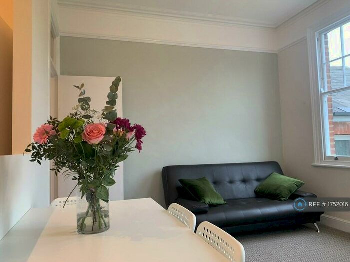 2 Bedroom Flat To Rent In Bromley Road, London, SE6
