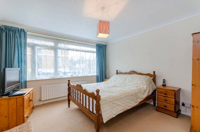 2 Bedroom Flat To Rent In St James Road, Sutton, SM1