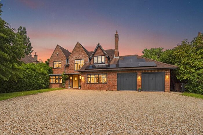 5 Bedroom Detached House For Sale In Burnmoor Meadow, Finchampstead, Wokingham, Berkshire, RG40