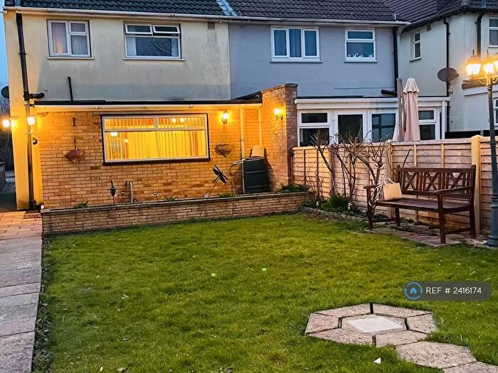 3 Bedroom Semi-Detached House To Rent In Pen Close, Cambridge, CB1