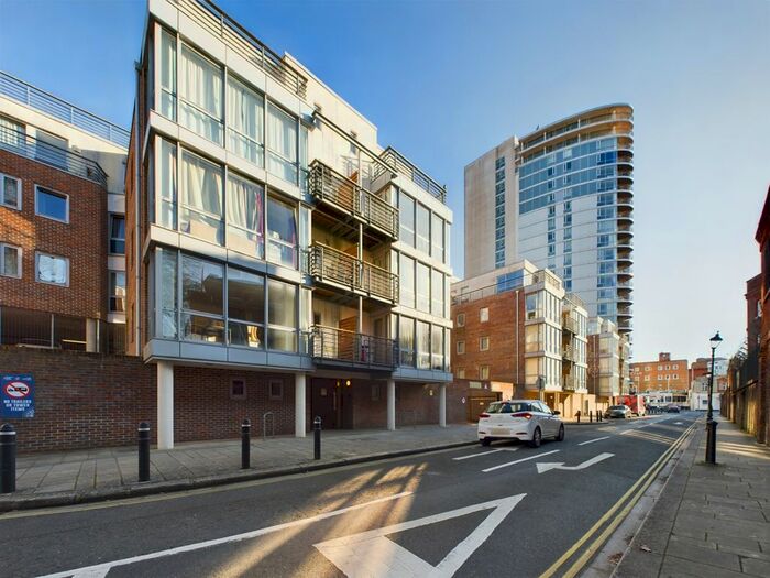 2 Bedroom Flat To Rent In Admiralty Road, Portsmouth, PO1