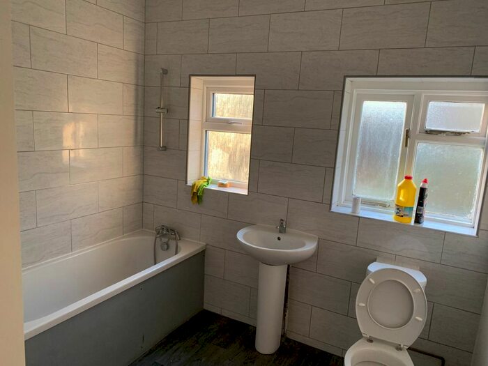 2 Bedroom Flat To Rent In Tyrwhitt Road, London SE4