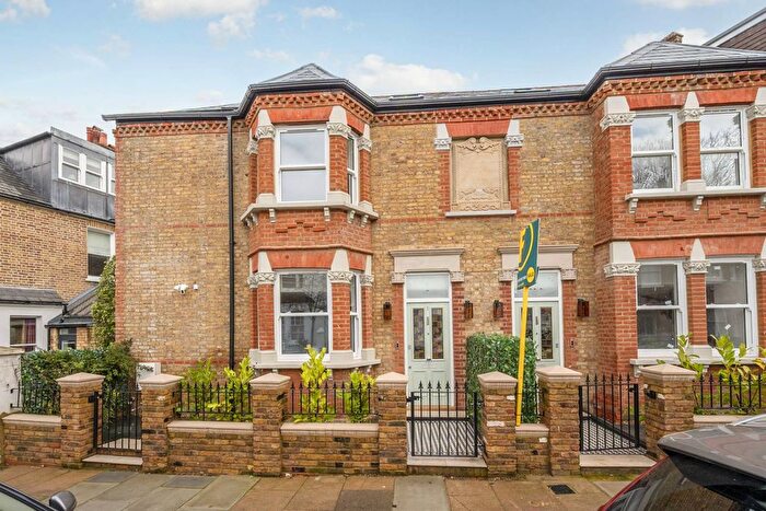 3 Bedroom Maisonette To Rent In Jephtha Road, Wandsworth, London, SW18