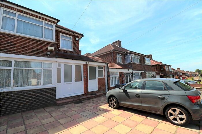 3 Bedroom Semi-Detached House To Rent In Beverley Drive, Edgware, Middx, HA8