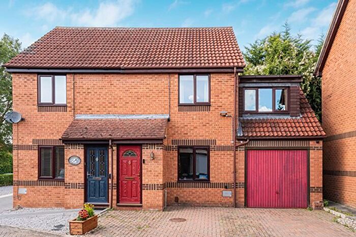 3 Bedroom Semi-Detached House For Sale In Sunbury Close, Bradville, Milton Keynes, MK13