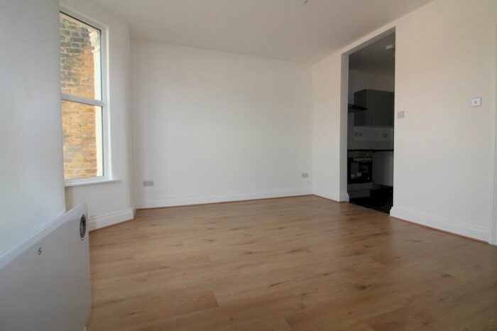 2 Bedroom Flat To Rent In Clarence Road, Enfield, EN3