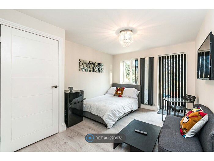 Studio To Rent In Addington Road, South Croydon, CR2