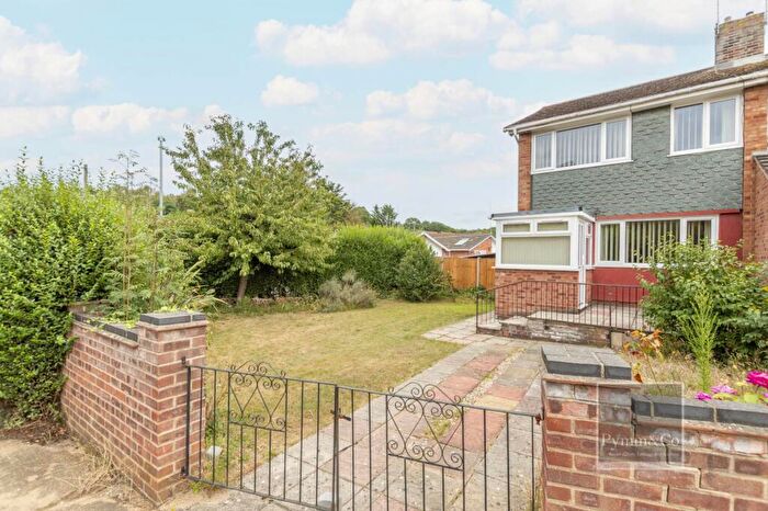 3 Bedroom Semi-Detached House For Sale In Amhirst Close, Norwich, NR3