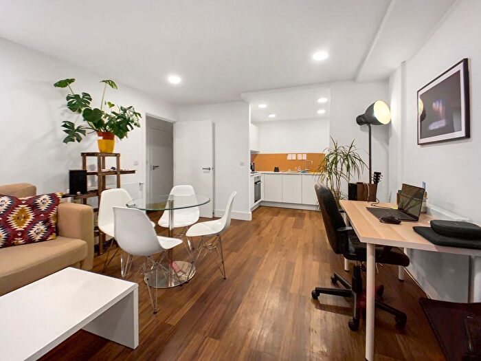 1 Bedroom Flat To Rent In Market Road, London, N7