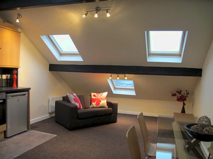 1 Bedroom Flat To Rent In Briggate, Shipley, West Yorkshire, BD17