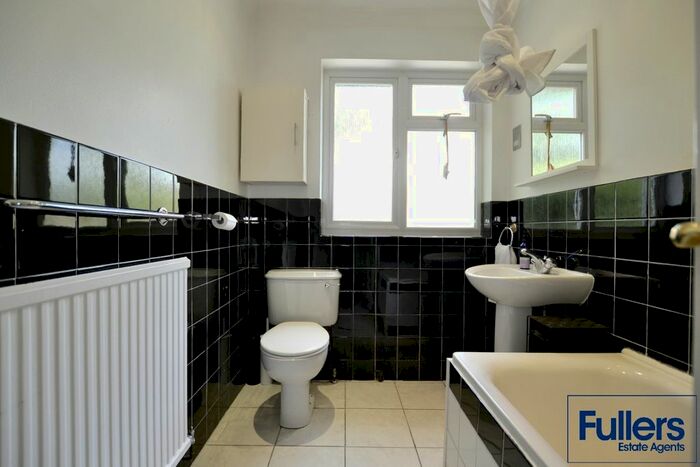 2 Bedroom Maisonette To Rent In The Green, Winchmore Hill, N21