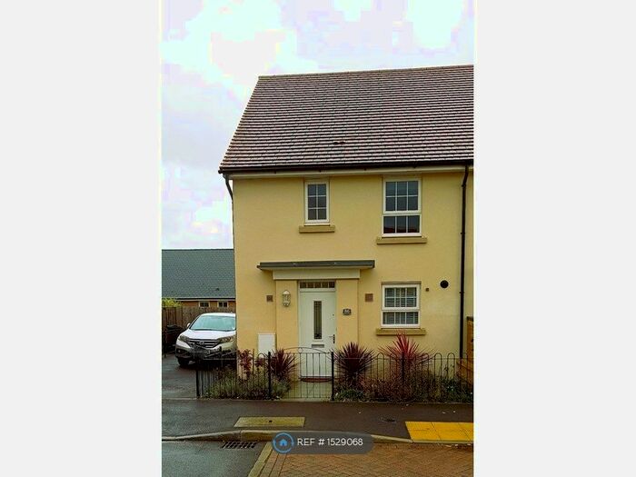 3 Bedroom End Of Terrace House To Rent In Shackleton Road, Yeovil, BA21