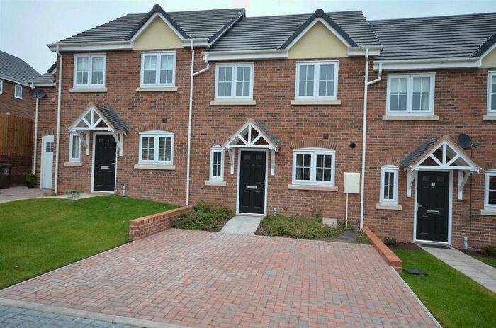 3 Bedroom Town House To Rent In Priory Close, Stone, ST15