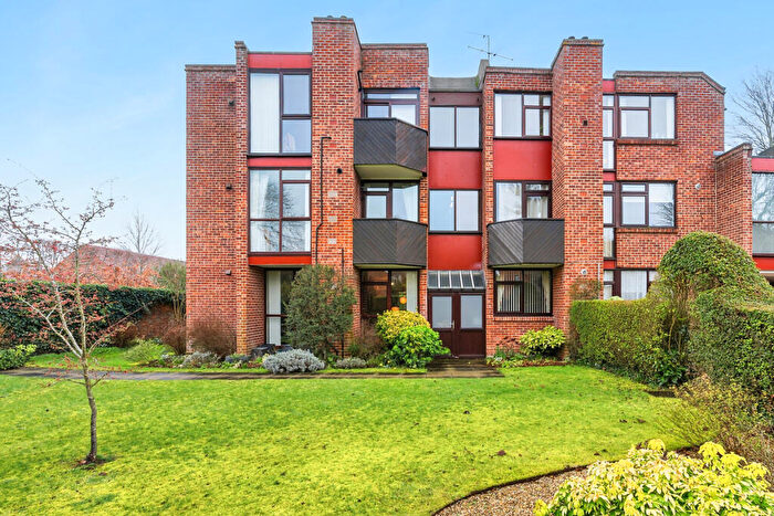 2 Bedroom Apartment For Sale In St. Leonards Court, Wallingford, OX10