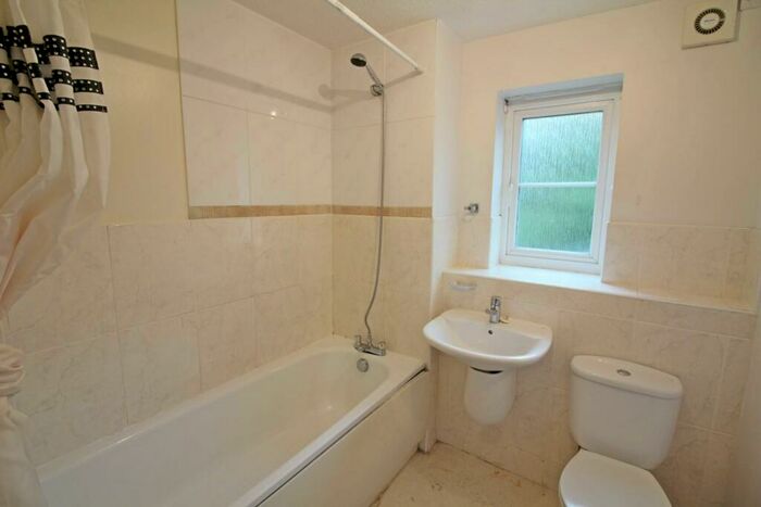 2 Bedroom Property To Rent In Vanguard Close, Bury, BL8