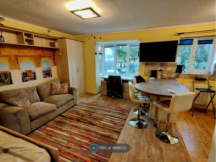 Studio To Rent In Churchill Court, London, W5