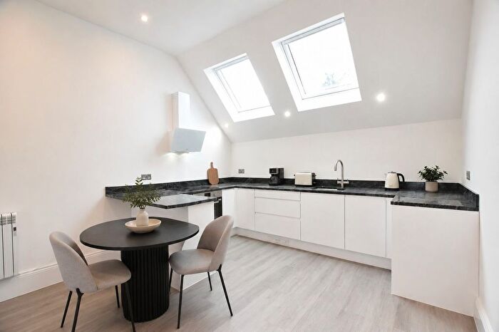 1 Bedroom Flat To Rent In Woodfield Lane, Station House, KT21