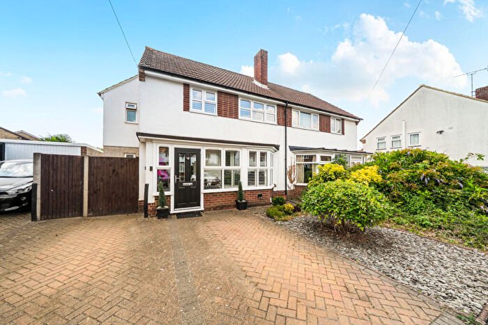 3 Bedroom Semi Detached House For Sale In Meadow Walk, Dartford, DA2