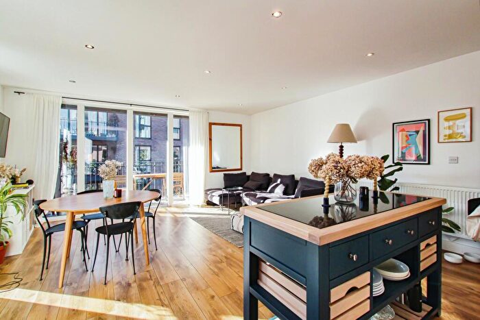 2 Bedroom Flat To Rent In Hebden Street, Haggerston, E2