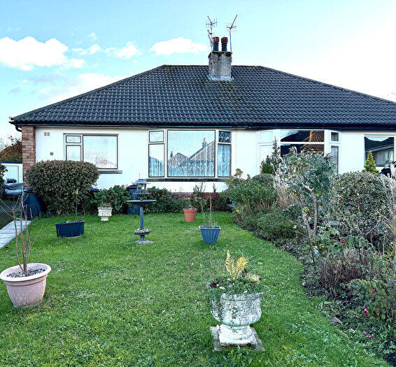 2 Bedroom Bungalow For Sale In Harewood Avenue, Lancaster, LA1