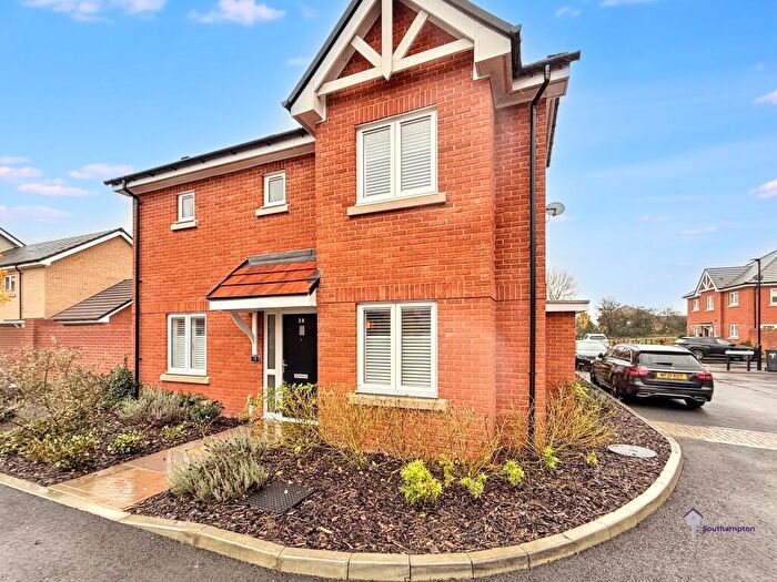 4 Bedroom Semi Detached House For Sale In Netley Abbey, SO31