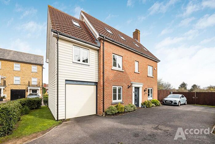 5 Bedroom Detached House For Sale In Wallace Way, Romford, RM1