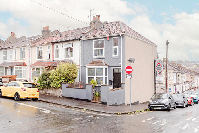 3 Bedroom End Of Terrace House For Sale In Stanbury Road, Victoria Park, Bristol, BS3