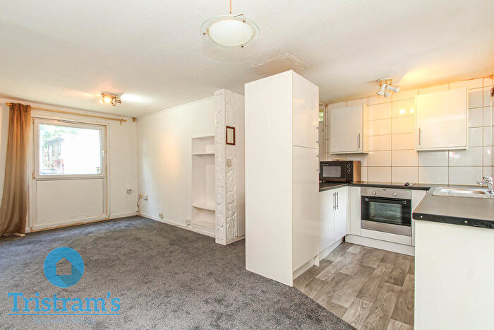1 Bedroom Flat To Rent In Frobisher Gardens, Daybrook, NG5