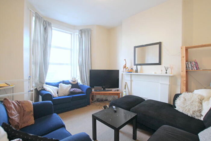 4 Bedroom Semi Detached House To Rent In Cavendish Road, Wandsworth, London, SW12