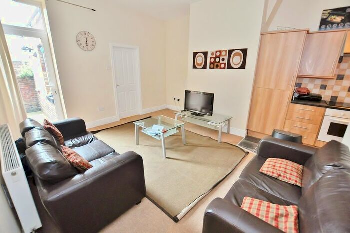 3 Bedroom Flat To Rent In Coniston Avenue, West Jesmond, Newcastle Upon Tyne NE2