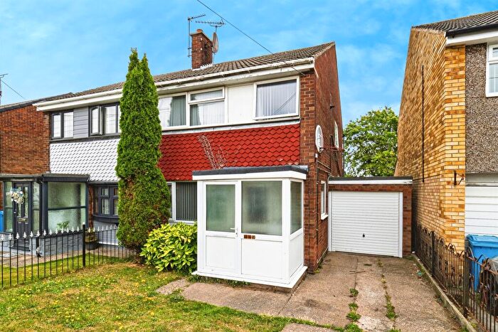 3 Bedroom Semi-Detached House For Sale In Ridgestone Avenue, Bilton, Hull, HU11
