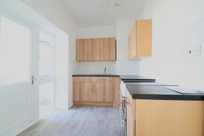 2 Bedroom Flat To Rent In Flat, Fron Terrace, Llanelli, SA15