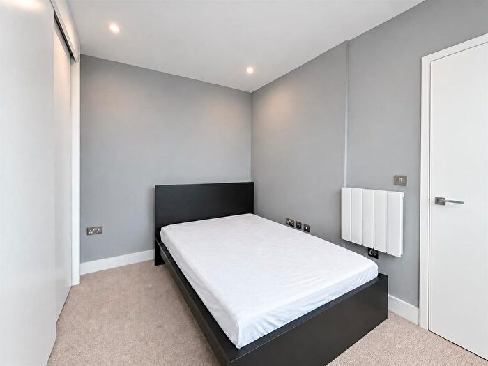 1 Bedroom Flat To Rent In Trinity Square, Staines Road, Hounslow, TW3
