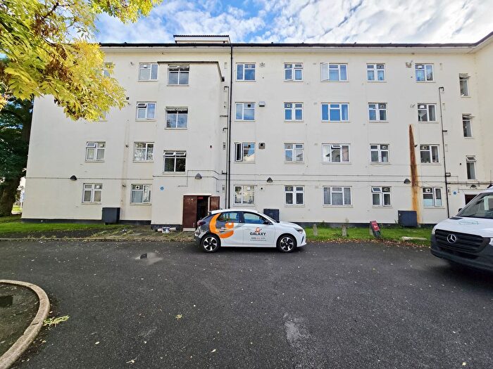 3 Bedroom Flat For Sale In Dunsfold House, Kingsnympton Park, Kingston Upon Thames, KT2