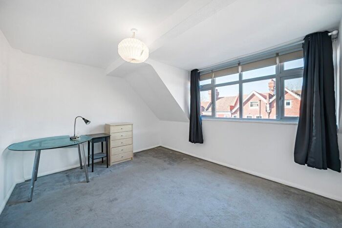 2 Bedroom Flat For Sale In Downton Avenue, Streatham Hill, London, SW2