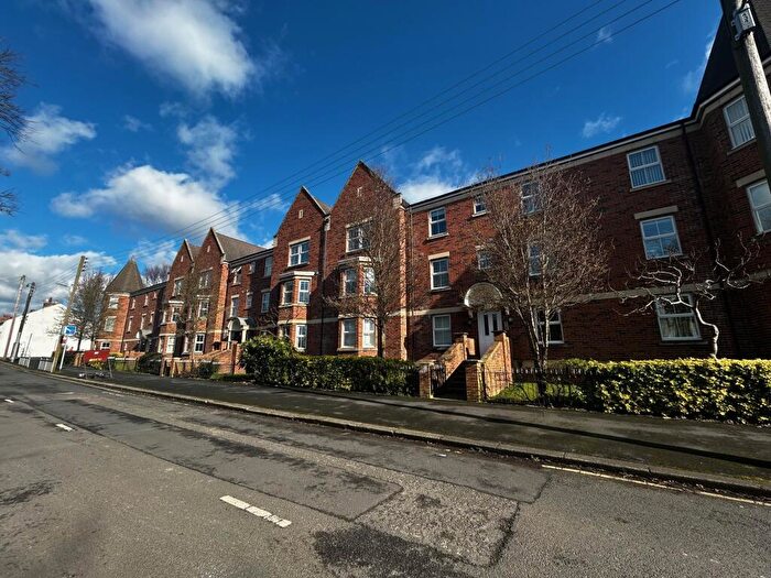 2 Bedroom Flat To Rent In Herons Court, Gilesgate, DH1