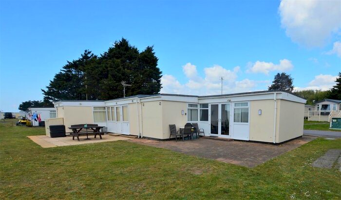 3 Bedroom Chalet For Sale In Carmarthen Bay, Kidwelly, SA17