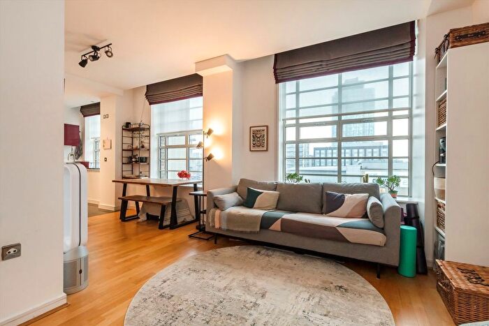 1 Bedroom Flat To Rent In Great West Road, Brentford, TW8