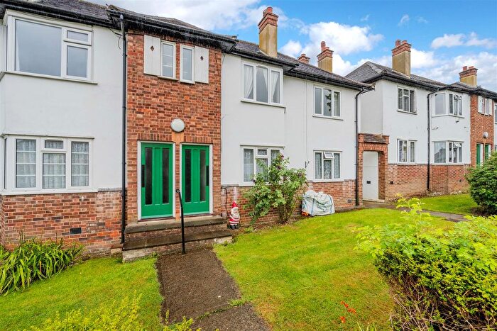 2 Bedroom Maisonette To Rent In The Maisonettes, Alberta Avenue, Sutton, SM1